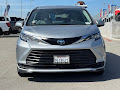 2022 Toyota Sienna LE